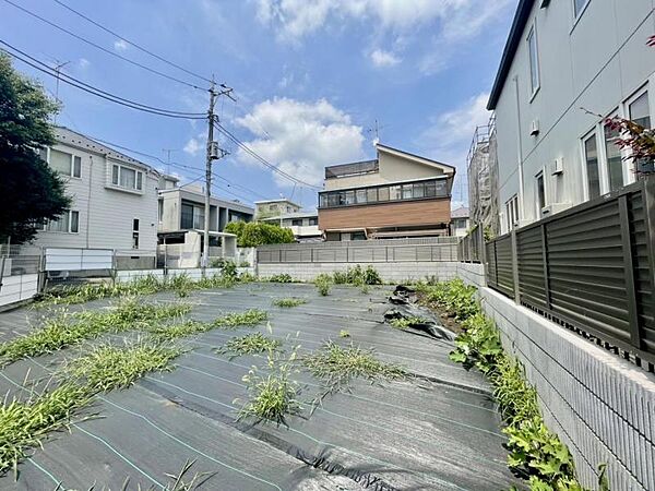 こちらの物件は、建築条件付き売り地となります。建築条件とは「建築会社が決まっている」という内容です。間取りは自由に作れますので、一緒に良い住まいを作りましょう。