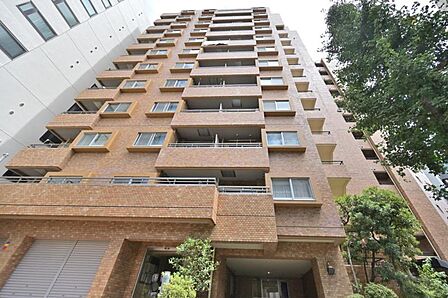 場所によって暖かい日差しの入り方・見え方も違うお住まい。実際の日当たりや現地の雰囲気もご確認ください。