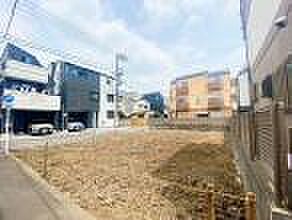 お住まいの前を通るのはご近所さんだけの閑静な道路です。静かな住環境を叶えられます。