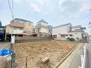 それぞれ独特の顔を持つあなただけのお住まい。各棟によって暖かい日差しの入り方・見え方も違うお住まい。実際の日当たりや現地の雰囲気もご確認くださいませ。
