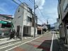 外観：前面道路は広々しております。毎日のお車の出し入れもストレスなく行えます。