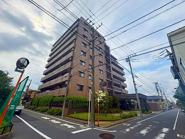 南側が大きな公園に面しているため、建物全体に日差し当たります