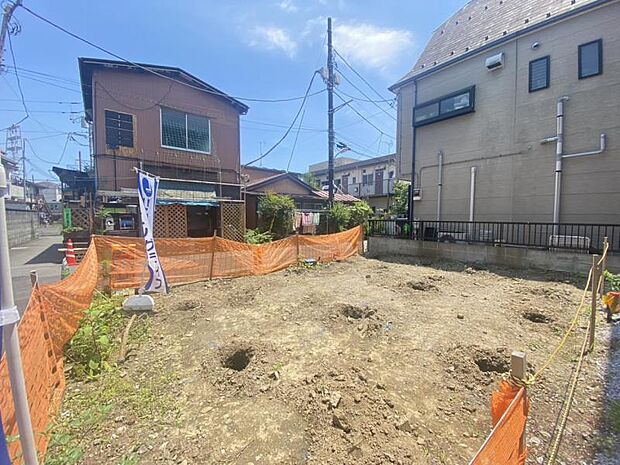 陽とともに、時間によって顔を変える街の景観から、星空や夜景に負けないデザインの映える外観。