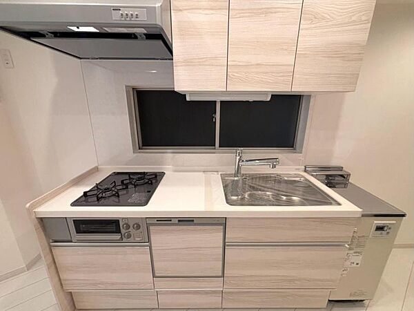 シンクやコンロの下などは圧力鍋やパスタ鍋などのかさばる調理器具の出し入れもスムーズに行える大容量の収納でスペースを有効活用できます！