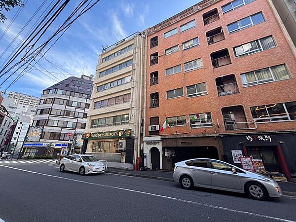 広めの前面道路です。