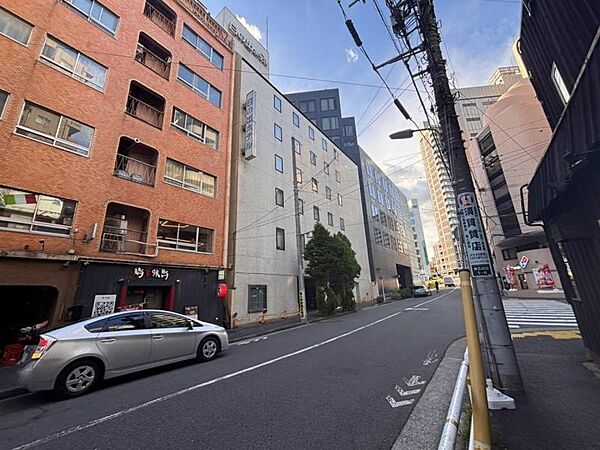 広い前面道路です。