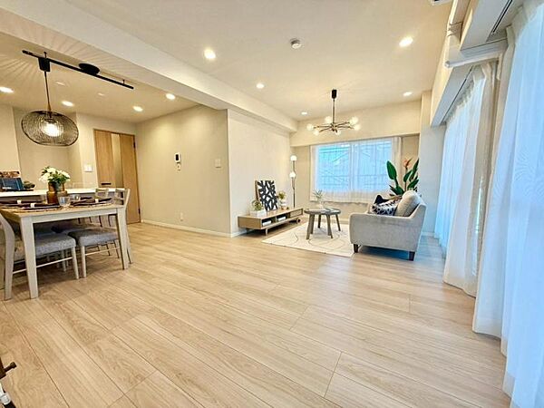 リビングとつながるお部屋は、お友達が遊びに来た時にも使えますし、ちょっと疲れた時にお昼寝できるのも嬉しいですね。