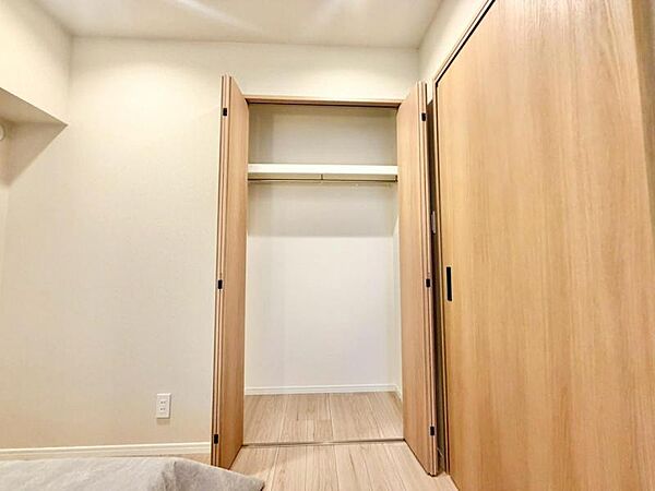 大切なお洋服にしわを付けずにそのまましまうことが出来ます。思い出のお洋服は思い出と一緒に大切に保管しましょう。