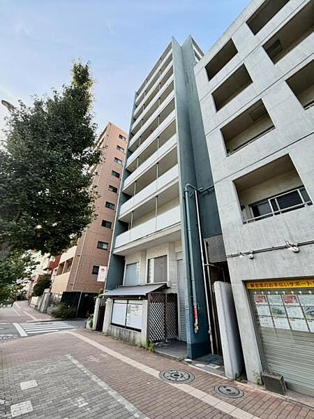 【凛】とした落ち着いたたたずまいのあなただけのお住まい。実際の日当たりや現地の雰囲気もご確認くださいませ。