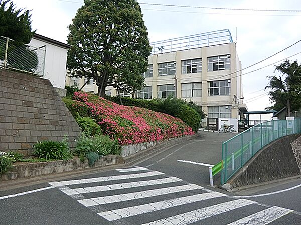 大田区立馬込東中学校 650m