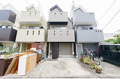 外観:豊かな居住性とクオリティが見事に調和した住空間は住まうことの喜びを感じさせてくれます。 外観:豊かな居住性とクオリティが見事に調和した住空間は住まうことの喜びを感じさせてくれます。