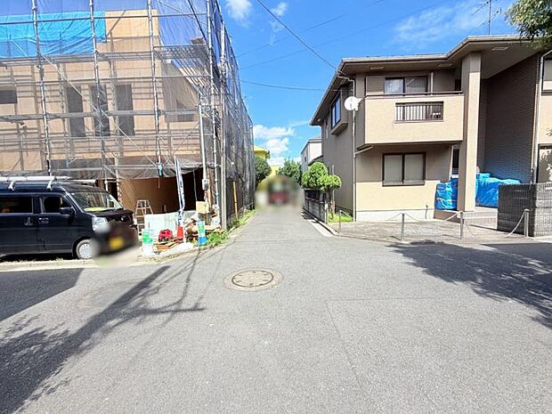 前面道路は4mございます。
