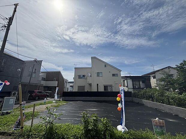 それぞれ独特の顔を持つあなただけのお住まい。暖かい日差しの入り方・見え方も違うお住まい。実際の日当たりや現地の雰囲気もご確認くださいませ。