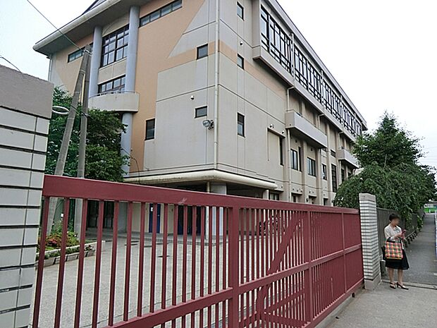 大田区立東蒲中学校 130m