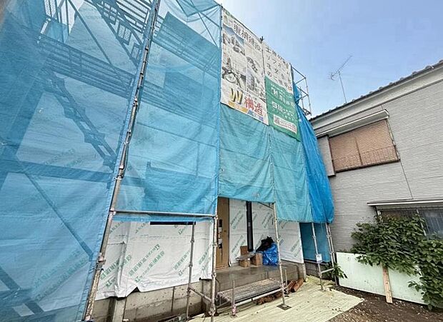 完成時期は1月です。同じ工務店の完成見本や同ボリュームの完成物件もご案内しておりますので、お気軽にお問い合わせ下さいませ。
