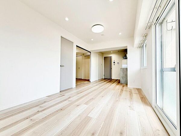 リビングとつながるお部屋は、お友達が遊びに来た時にも使えますし、ちょっと疲れた時にお昼寝できるのも嬉しいですね。