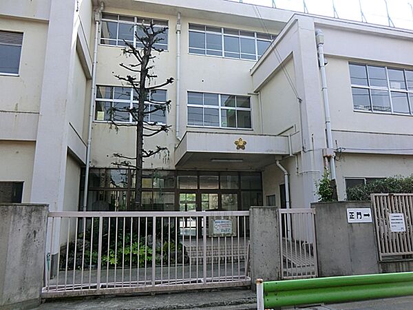 大田区立六郷小学校　710m