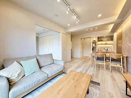 リビングとつながるお部屋は、お友達が遊びに来た時にも使えますし、ちょっと疲れた時にお昼寝できるのも嬉しいですね。