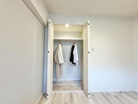 各部屋に備えられたクローゼット。普段使わないものを全部しまってしまえば、5.1帖のお部屋の空間をたっぷり使うことが出来ます。