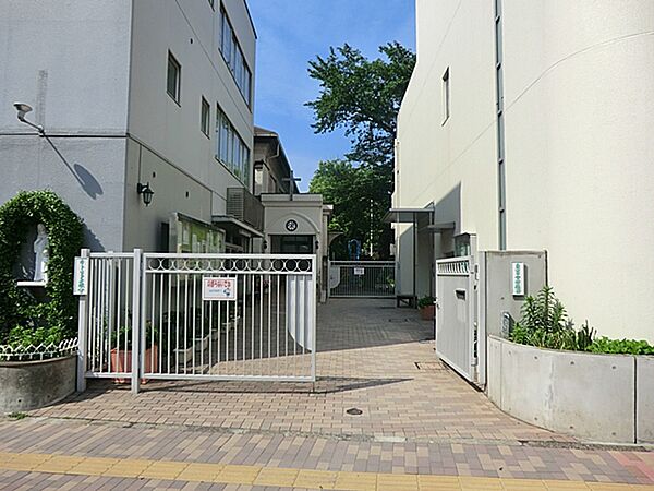 白百合幼稚園　330ｍ