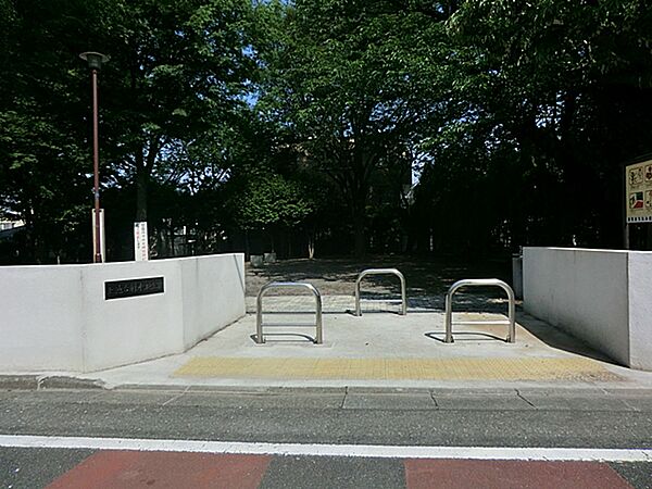 上池台射水坂公園　140ｍ