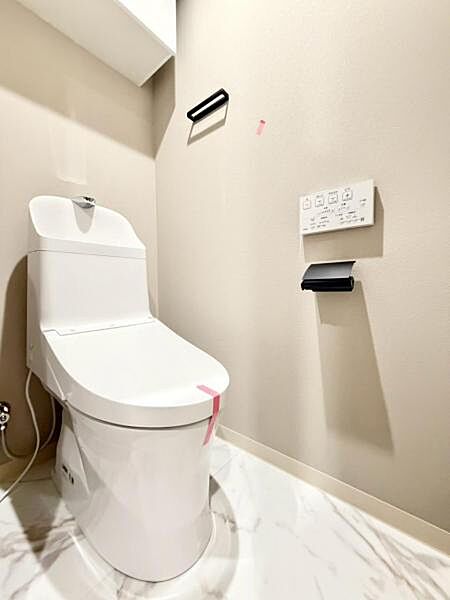 白を基調に、飽きのこない空間は質感豊かな仕上がりとなっております。