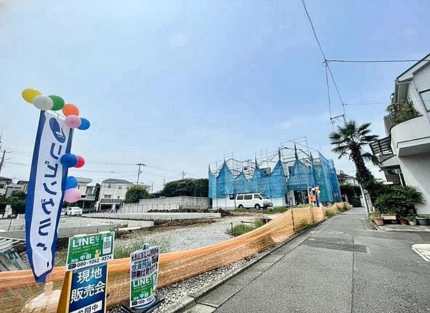 前面道路は4ｍございます。毎日のお車の出し入れもストレスなく行えます。