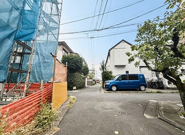 前面道路は交通量が少なく、小さなお子様のいるご家庭にもおすすめです。