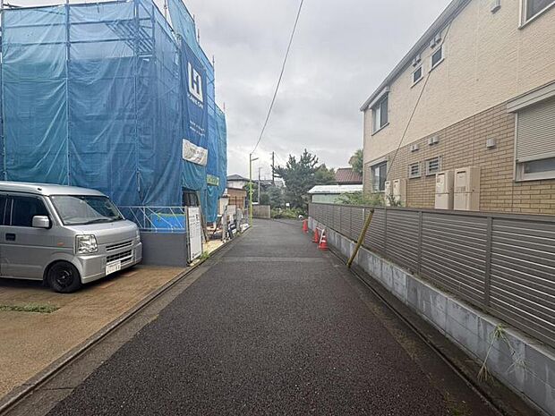 駅からの帰り道には最寄りのスーパーがございます。毎日のご通勤など非常に助かります。