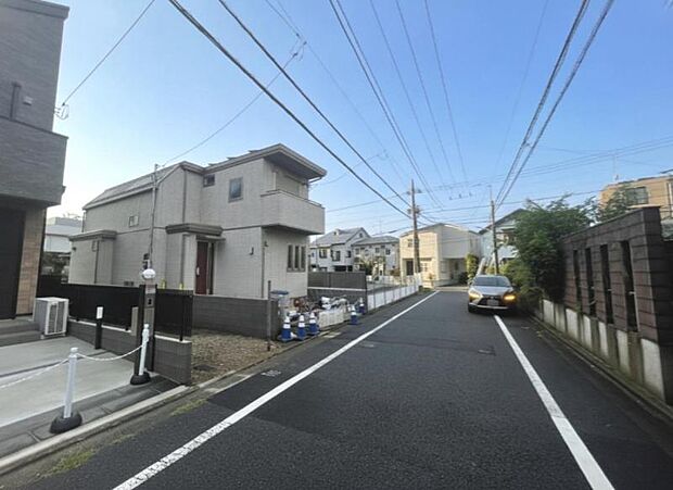 駅からの帰り道には最寄りのスーパーがございます。毎日のご通勤など非常に助かります。