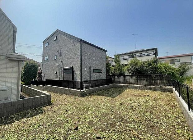 完成時期は2027年3月です。同じ工務店の完成見本や同ボリュームの完成物件もご案内しておりますので、お気軽にお問い合わせ下さいませ。