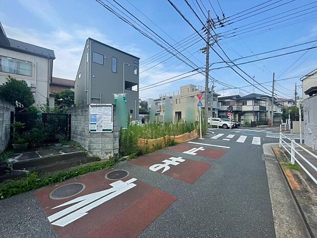 車通りが少なく、静かで安心して暮らせる環境です。