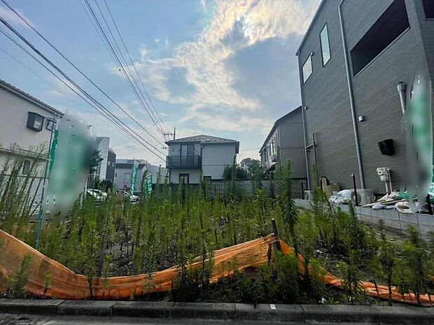ゆとりある敷地で、理想の住まいを自由に設計できます。