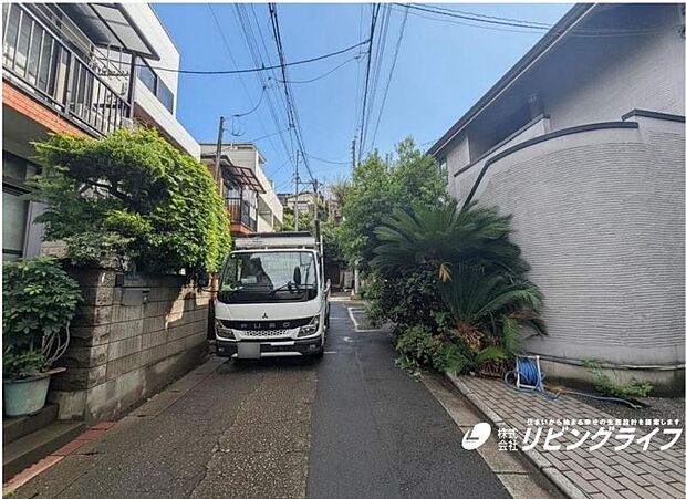 前面道路は一方通行ですので、小さなお子様もご安心してお過ごしいただけます。