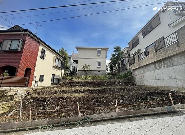 まだ更地ですが、現地で広さのご体感ができます。図面と合わせてご説明しますので、お気軽にお問い合わせください。