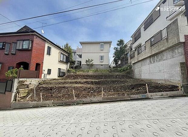 まだ更地ですが、現地で広さのご体感ができます。図面と合わせてご説明しますので、お気軽にお問い合わせください。