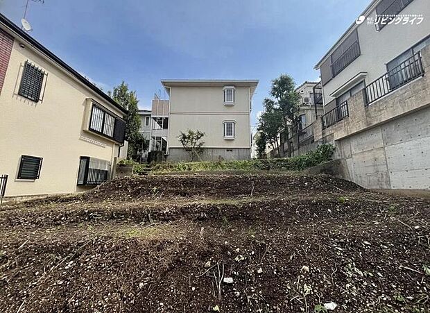 まだ更地ですが、現地で広さのご体感ができます。図面と合わせてご説明しますので、お気軽にお問い合わせください。