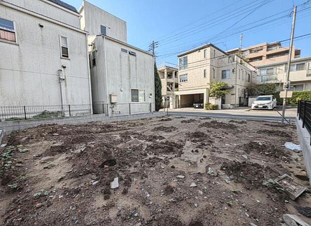 更地の状態をご覧頂くことで、隣接した環境をしっかりとご確認頂けます。
