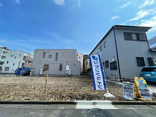 前面道路は交通量が少なく、小さなお子様のいるご家庭にもおすすめです。