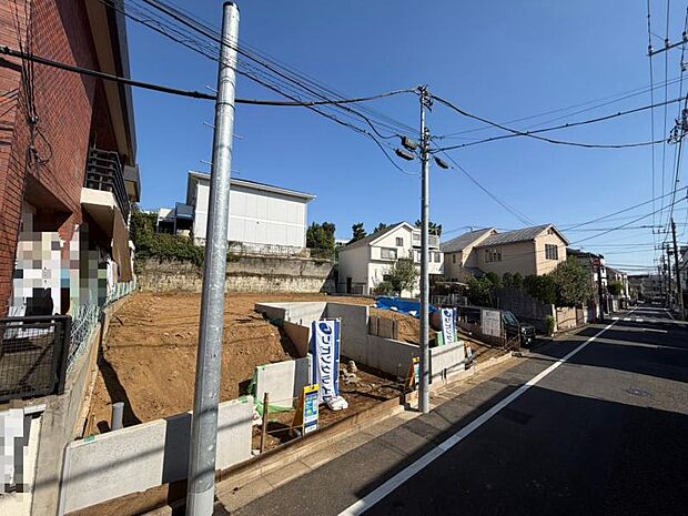 完成時期は3月末です。同じ工務店の完成見本や同ボリュームの完成物件もご案内しておりますので、お気軽にお問い合わせ下さいませ。