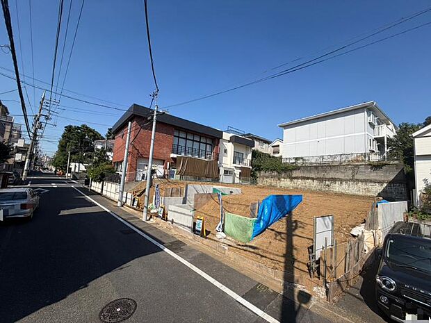 完成時期は3月末です。同じ工務店の完成見本や同ボリュームの完成物件もご案内しておりますので、お気軽にお問い合わせ下さいませ。