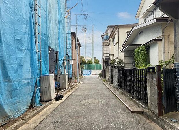 前面道路は交通量が少なく、小さなお子様のいるご家庭にもおすすめです。