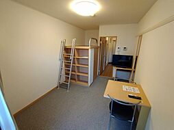 レオパレス春日 105 1階1Kのリビング/ダイニング