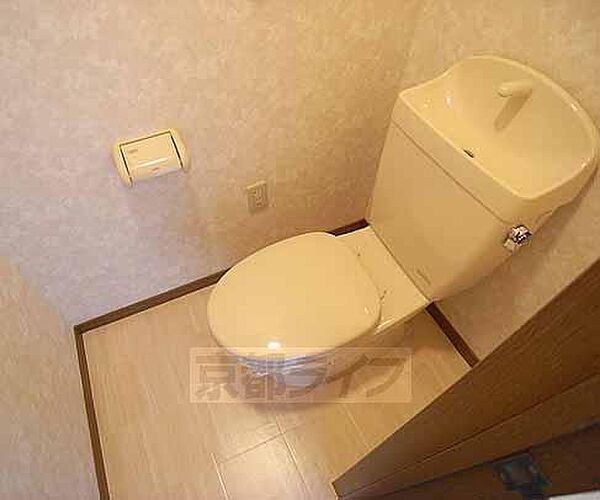 画像8:シンプルな洋式トイレです