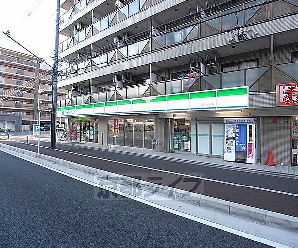 画像30:ファミリーマート深草龍大前店まで45m 龍大すぐそばです。