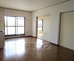 JR山陰本線 並河駅 徒歩9分の賃貸マンション 4階3LDKのリビング/ダイニング