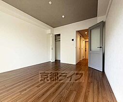 京都市営烏丸線 くいな橋駅 徒歩9分の賃貸マンション 5階1Kのリビング/ダイニング