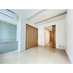 オーキッド 110 1階ワンルームのリビング/ダイニング