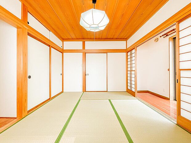 一部屋でも和室があると日本の文化を感じます。また和室から眺める庭も一戸建てならではの楽しみですね。