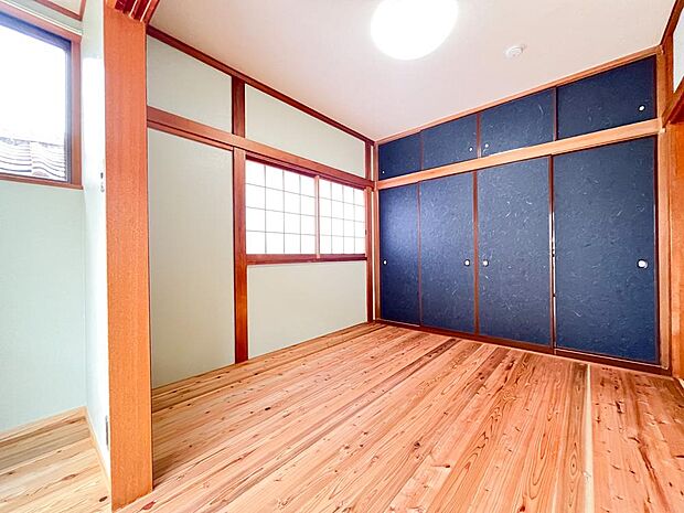 モダンな襖に生まれ変わった居室です。日本家屋でありながら、今風の要素を取り込んでいます。